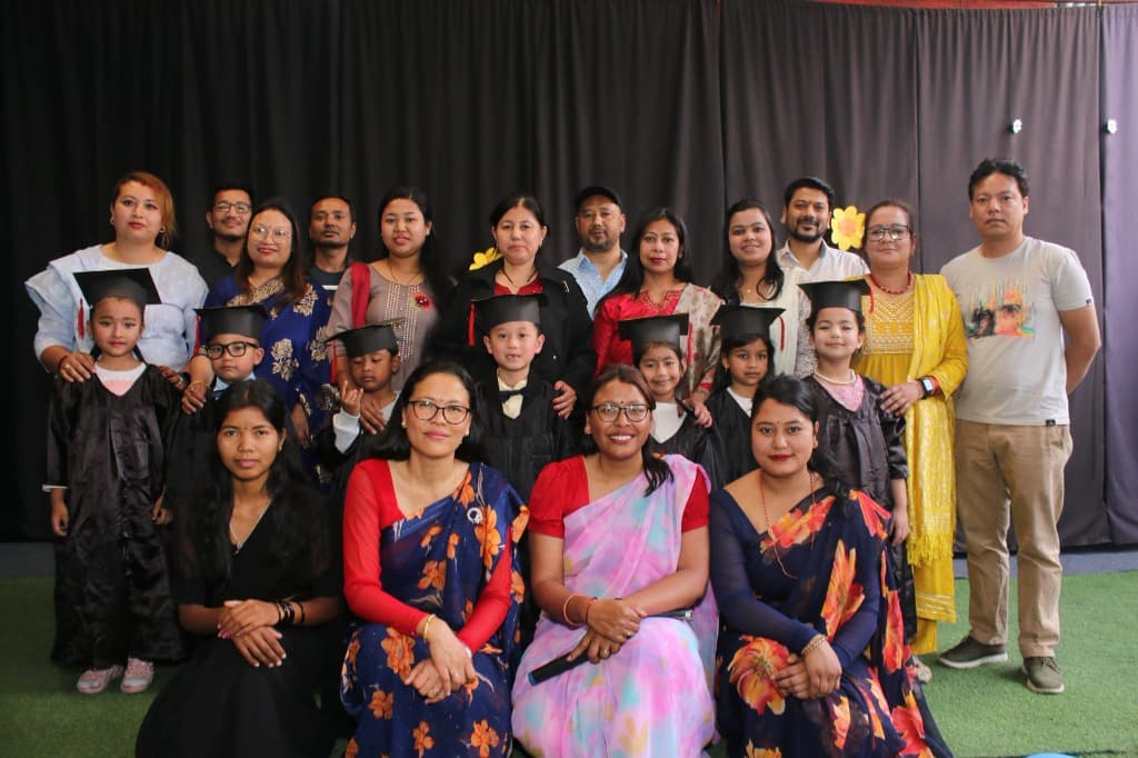 Sunrays Pre-school graduation - students, parents and teachers